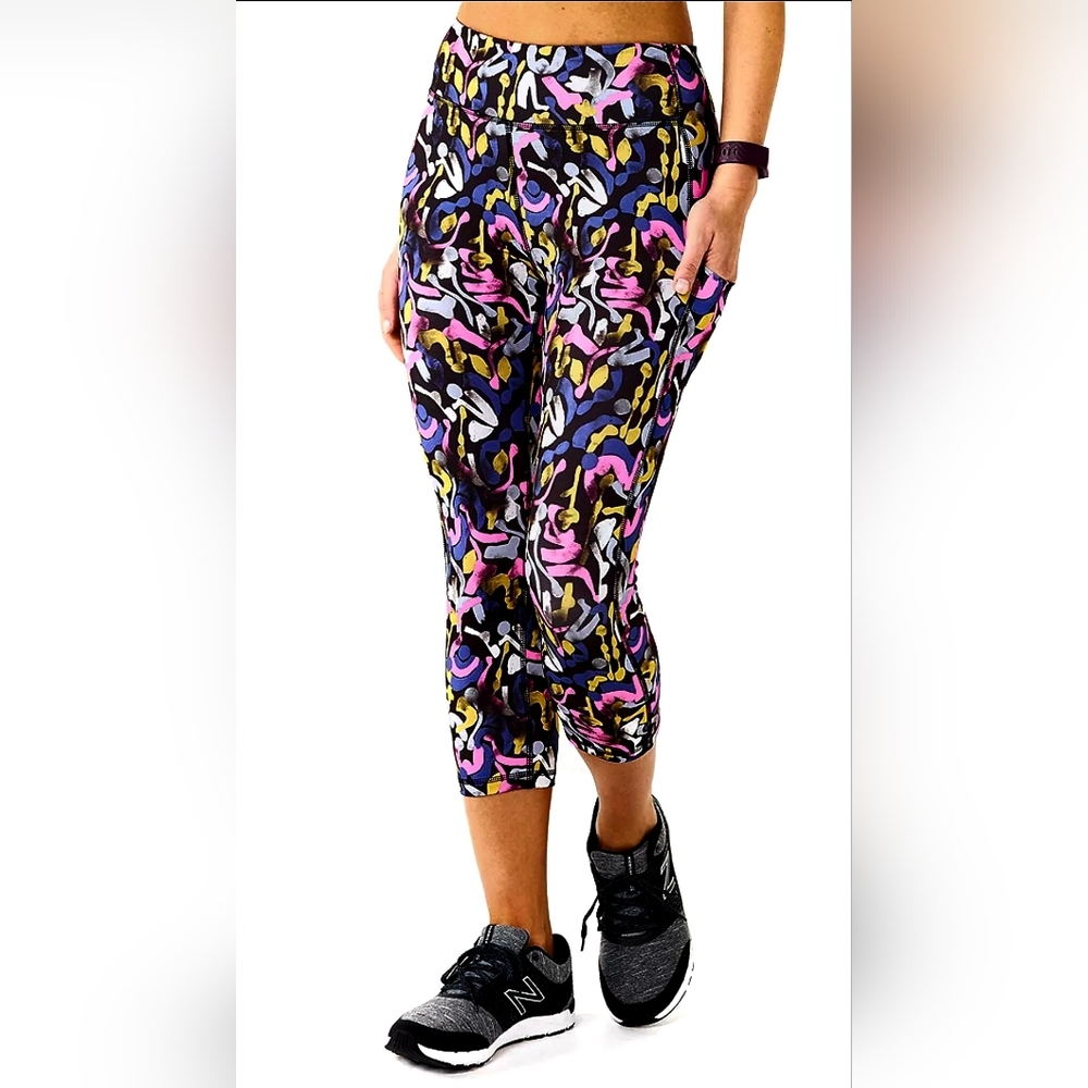 NWT Tek Gear Workout Capris in Black Shapes XL